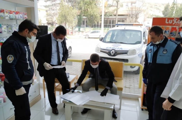 Tavşanlı’da Eczaneler Ve Marketler Denetleniyor