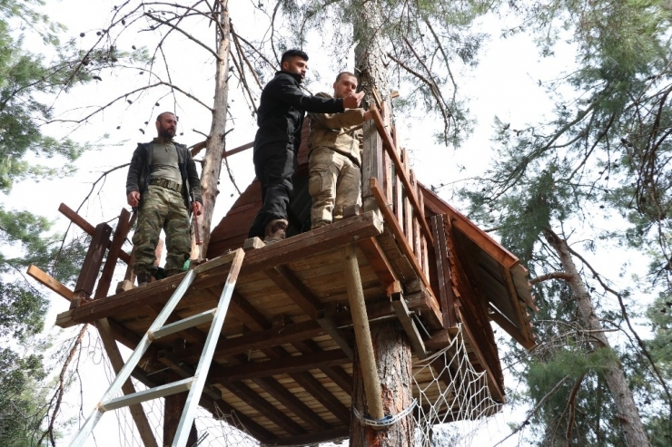 Korona Virüsünden Ağaç Tepesine Yaptıkları Evde Korunuyorlar