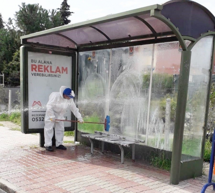 Tarsus’ta Caddeler Dezenfekte Ediliyor