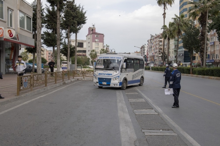 Mersin’de Zabıta Ekipleri Korona Virüsüne Karşı Toplu Taşıma Araçlarını Denetleyior