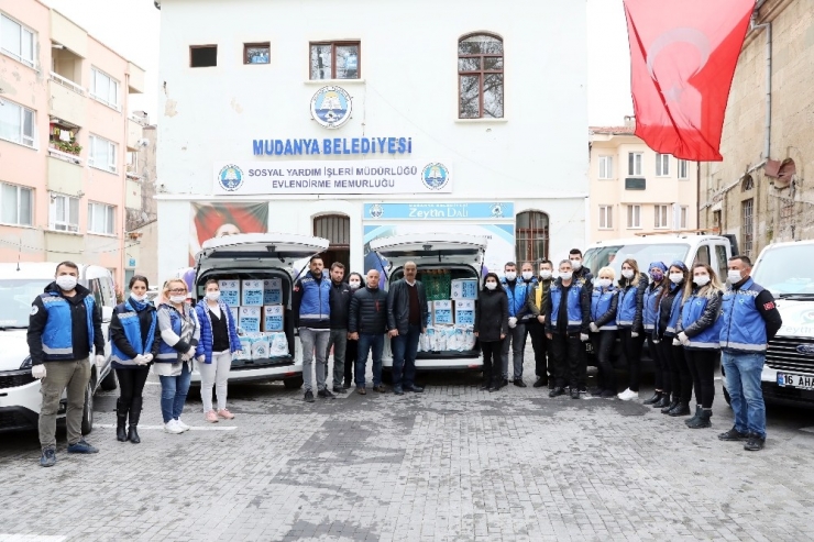 Zeytin Dalı Ekibi’nden Gıda Ve Temizlik Paketi