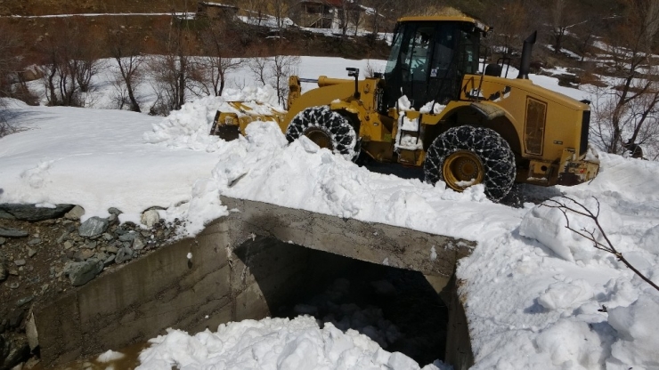 Muş’ta Karla Mücadele Çalışması