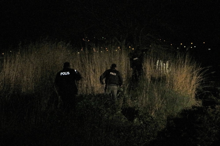 Polisten Kaçan Şüpheliler Su Kanalına Uçtu