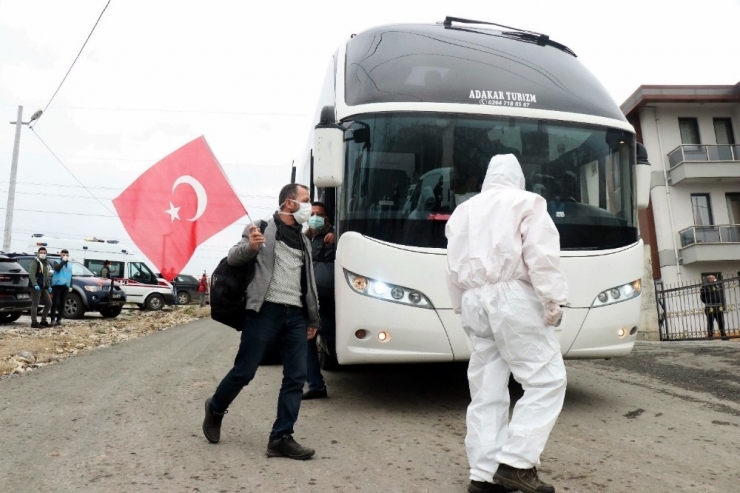 Ukrayna’dan Getirilerek Karantinaya Alınacağı Yurda Türk Bayrağıyla Giriş Yapmıştı
