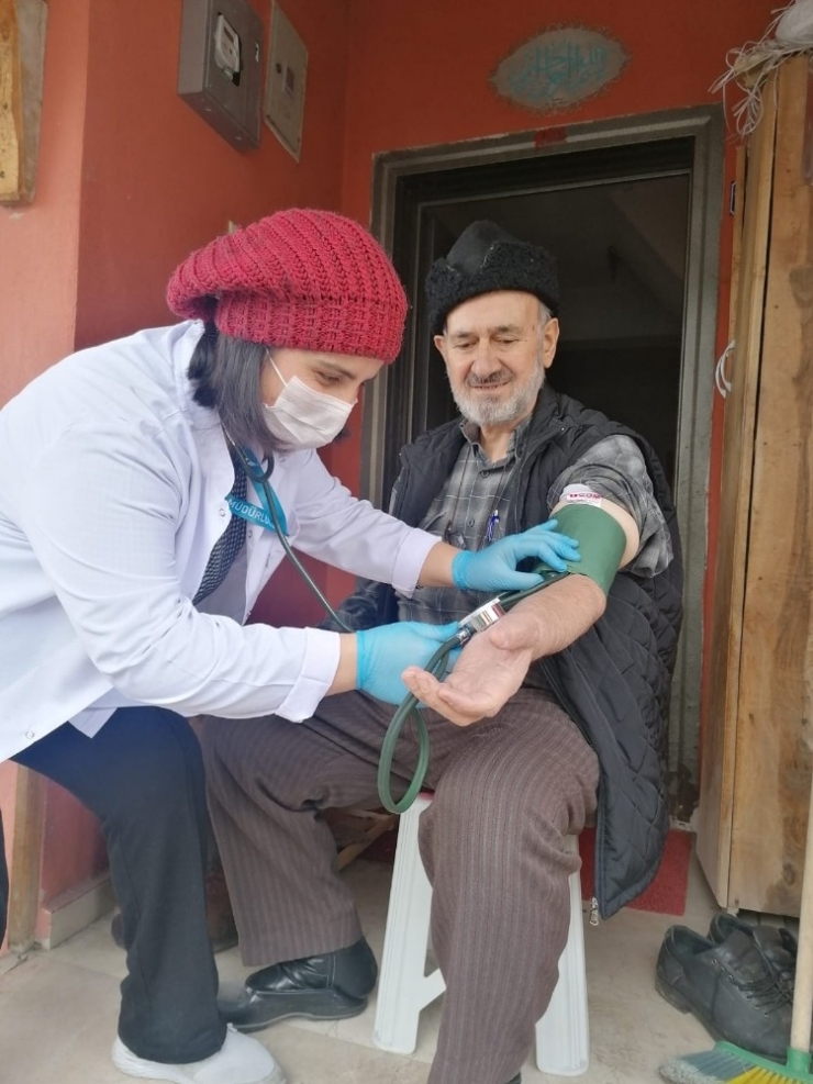 Sağlık Ekipleri Posof’ta Evleri Dolaşıyor