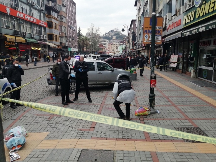 Eski Kocası Tarafından Sokak Ortasında Silahla Vuruldu