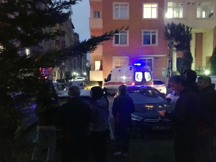 Sancaktepe’de Korkutan Yangın: Çatı Katı Alev Alev Yandı