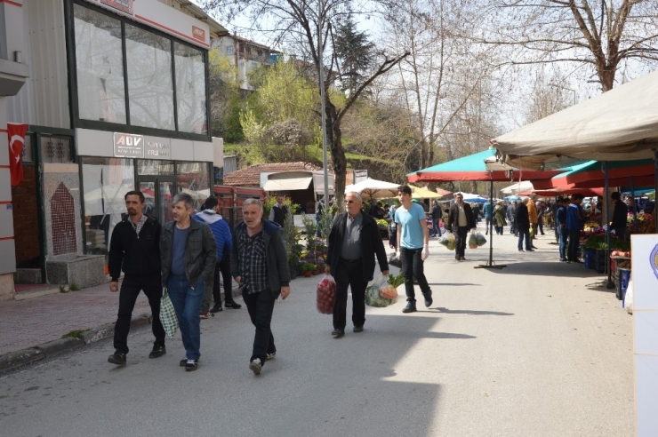 Koronavirüsü Gölgesinde Pazar Alışverişi Yaptılar