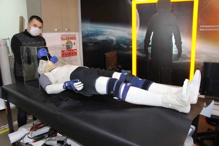 Sağlık Personeli İçin Korana Virüsten Korunma Aparatı Üretti