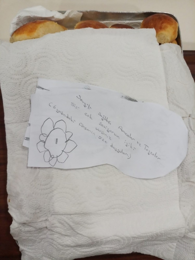 Annelerden Sağlık Çalışanlarına Lezzetli Destek