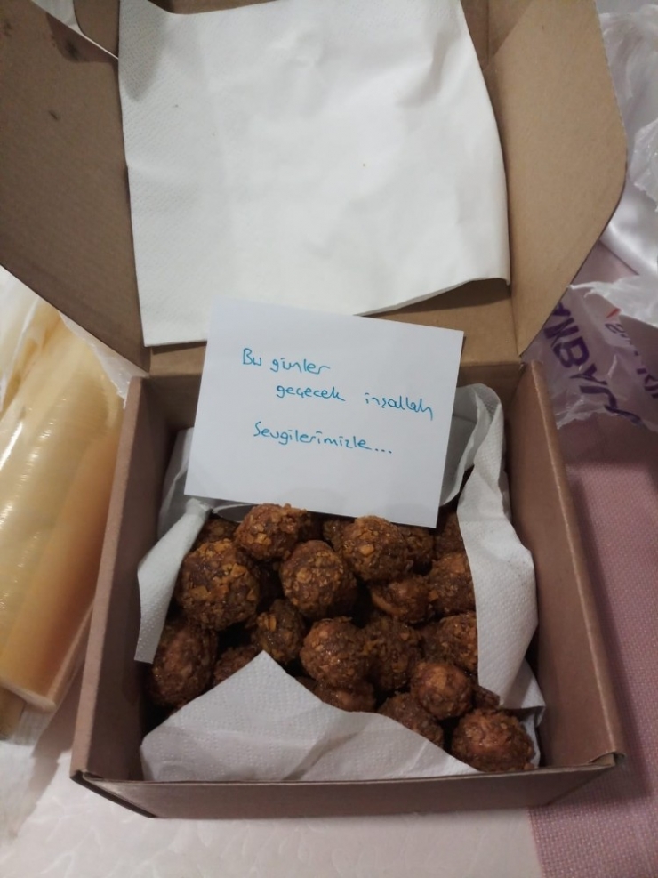 Annelerden Sağlık Çalışanlarına Lezzetli Destek