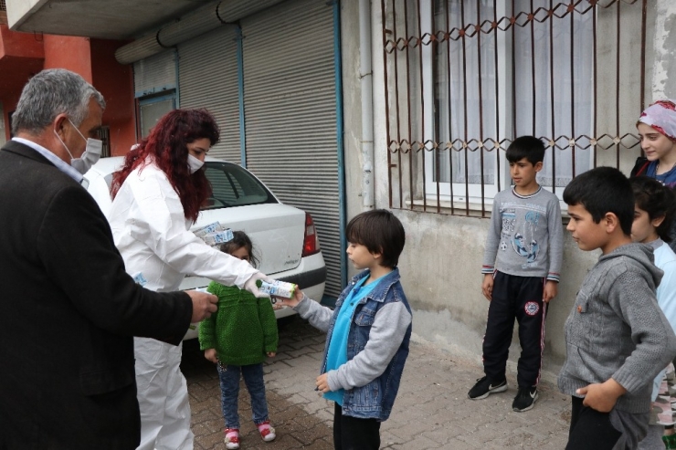 Okula Gidemeyen Çocuklara Süt