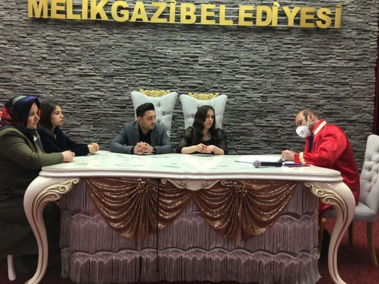 Belediyelerden Korona Virüse Davetsiz Nikah Tedbiri