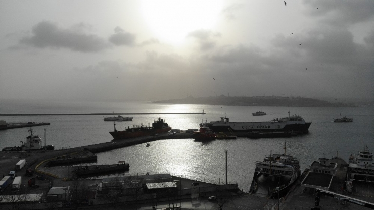 Mürettebatının Karantinaya Alındığı Gemi Havadan Görüntülendi