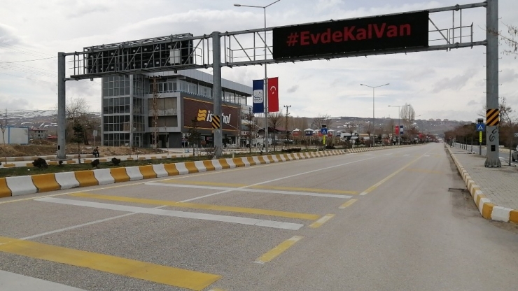 Van’da Trafik Elektronik Levhalarından "Evde Kal" Çağrısı