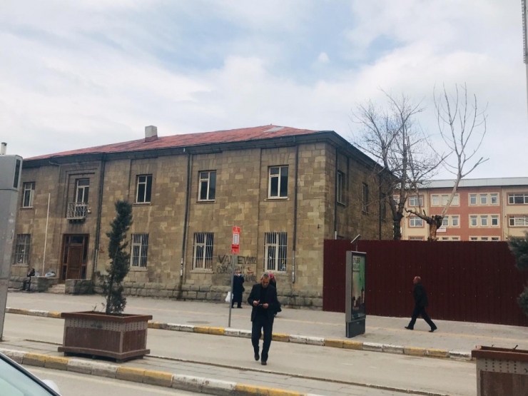 Tekel Binasının Etrafı Kapatıldı