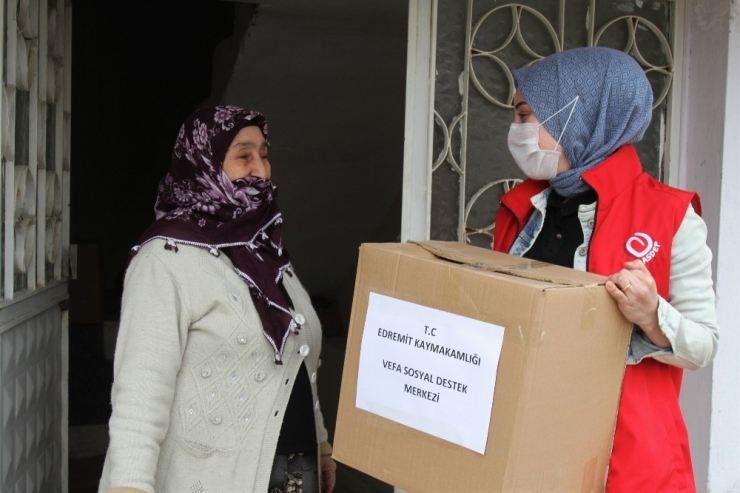 Yaşlılar ‘Vefalı’ Ellere Emanet