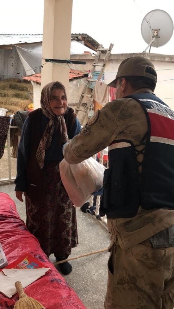 Vefa Sosyal Destek Grubu, Yaşlıların İhtiyacına Koşuyor