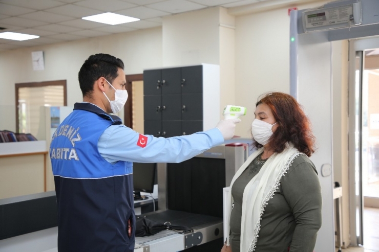 Akdeniz Belediye Binasında Korona Virüs Tedbirleri