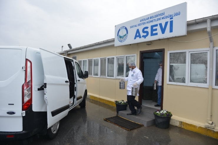 Avcılar’da Evde Kalanlara “Sıcak Yemek” Servisi Başladı