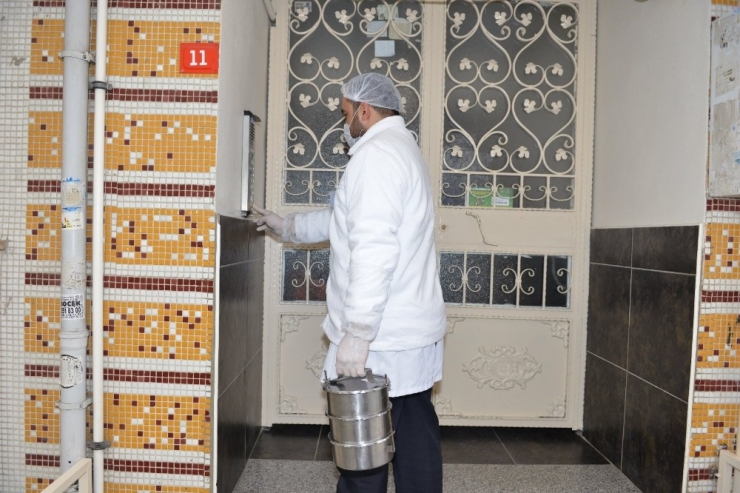 Avcılar’da Evde Kalanlara “Sıcak Yemek” Servisi Başladı