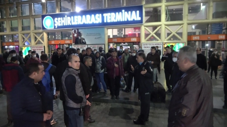 Antalya Otogarında Şehirlerarası Yolculuk Kısıtlaması Yoğunluğu