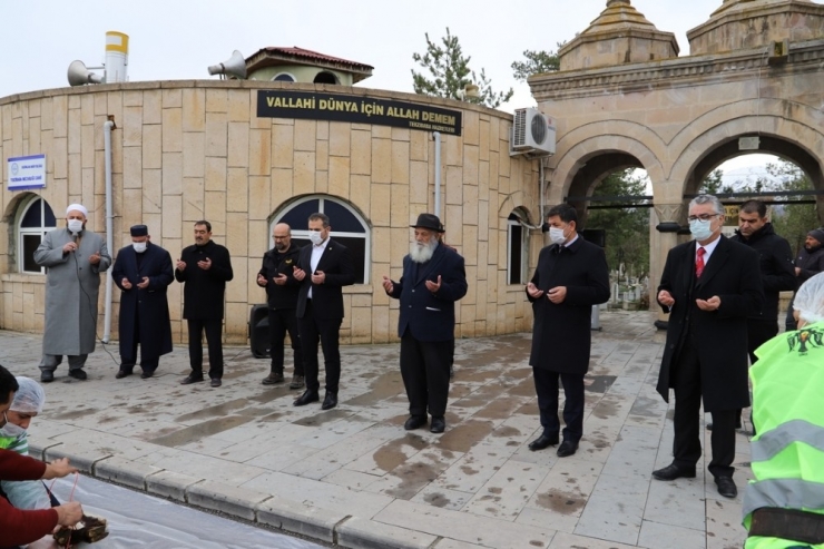 Erzincan’da Korona Virüs Salgınının Bitmesi İçin Kurbanlar Kesildi, Dualar Edildi