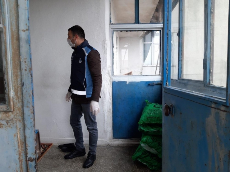 Kömürü Biten Yaşlı Kadının Yardımına Zabıta Yetişti