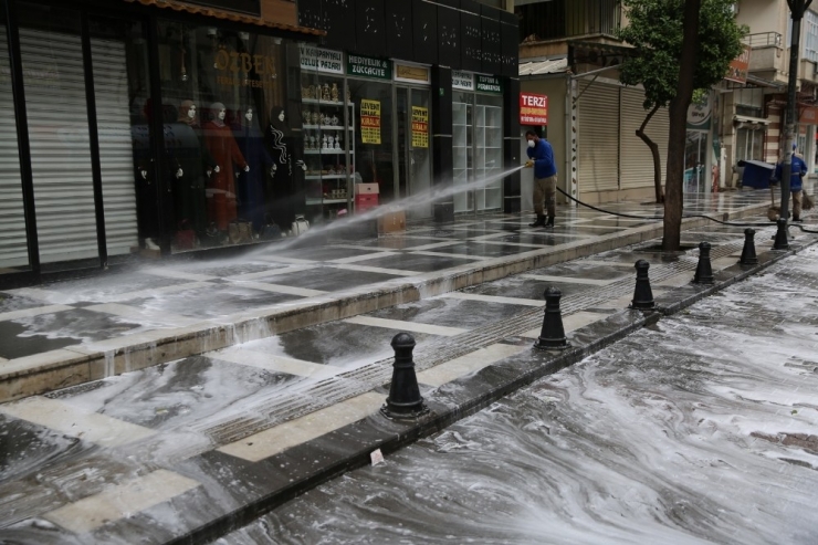 Haliliye’de Temizlik Personellerine Vefa İkramiyesi