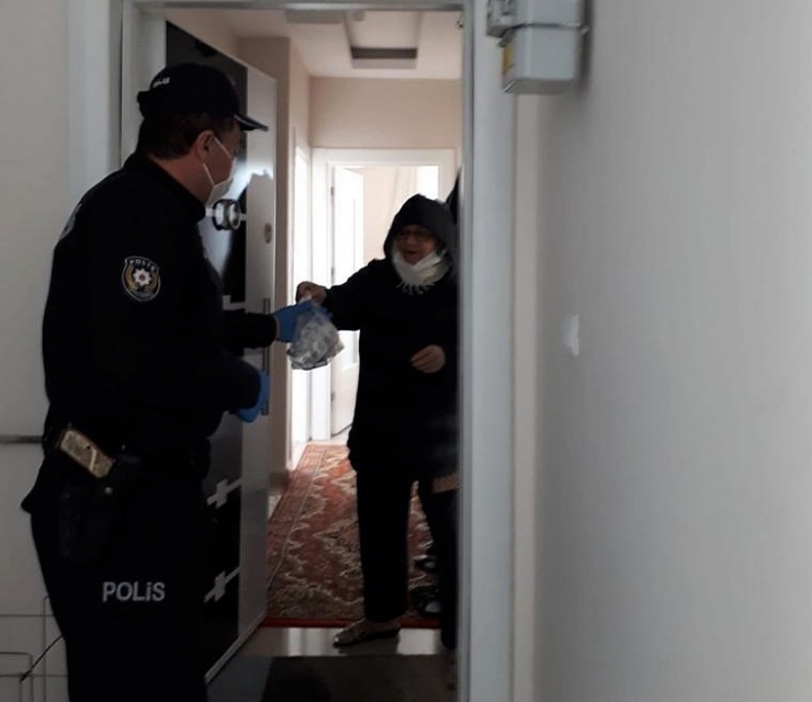 Polisten Suriyelilere ‘Korona Virüs’ Anonsu