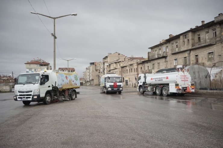 Açık Pazaryeri Temizlenerek Dezenfekte Edildi