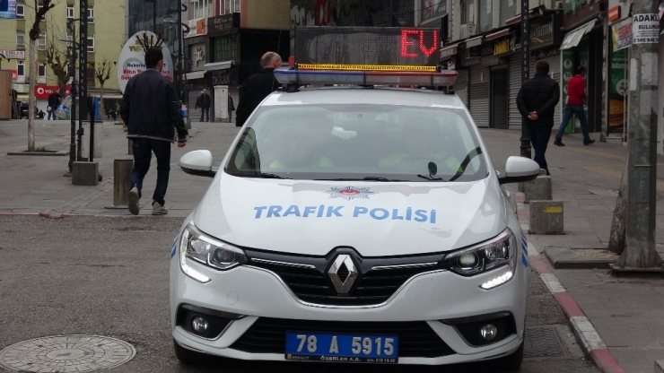 Polislerden ’Evde Kal’ Çağrısı