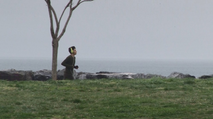 Yasağa Rağmen Avcılar Sahili’nde Sabah Koşuları