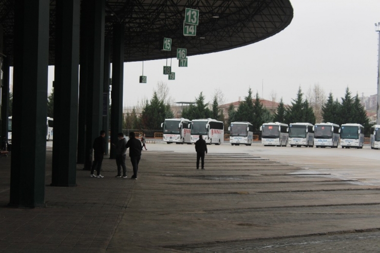 Şehirler Arası Seyahatteki Kısıtlama Başlamadan Kocaeli Şehirlerarası Otobüs Terminali Boş Kaldı