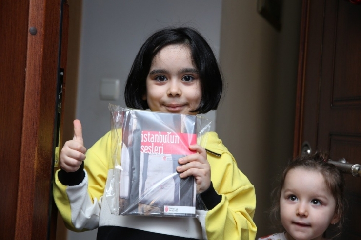 Korona Virüsüne Karşı Binlerce Kitap Dezenfekte Edilip Evde Kalan Öğrencilere Dağıtıldı