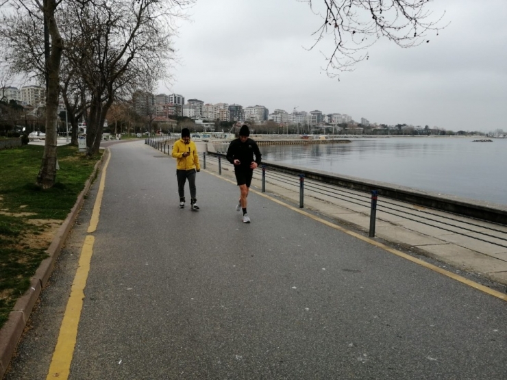 Korona Virüse Aldırmayan Vatandaşlar Yine Caddebostan Sahili’ne Gitti