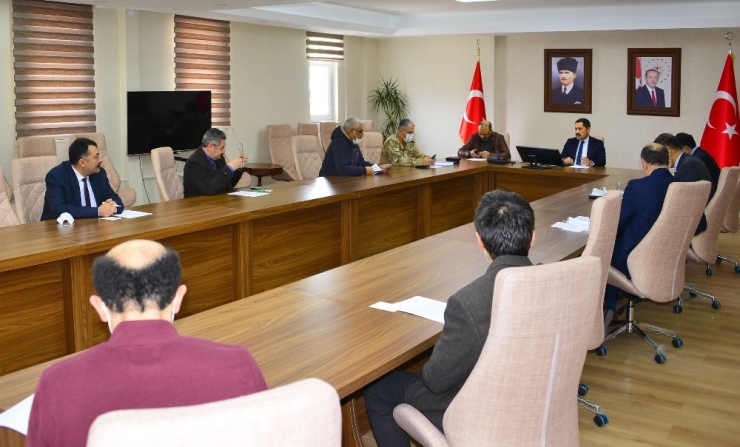 Ardahan’da İl İdare Kurulu Korona Virüs Gündemiyle Toplandı