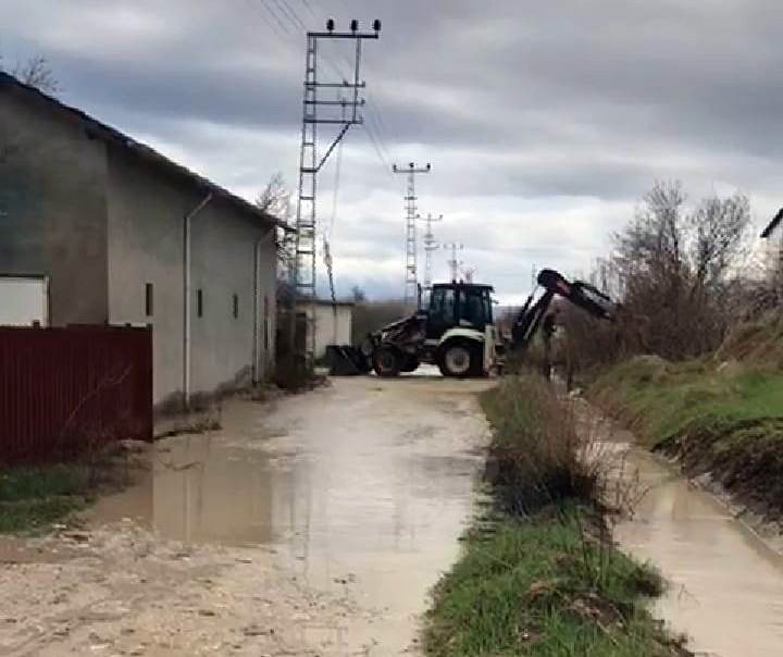Akçadağ’da Sağanak Ve Dolu Yağışı Sele Neden Oldu