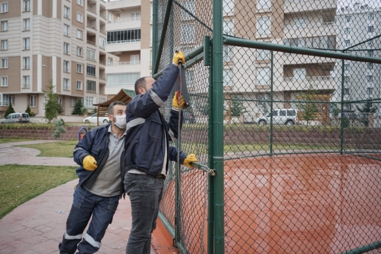 Mahallelerdeki Spor Sahaları Kullanıma Kapatıldı