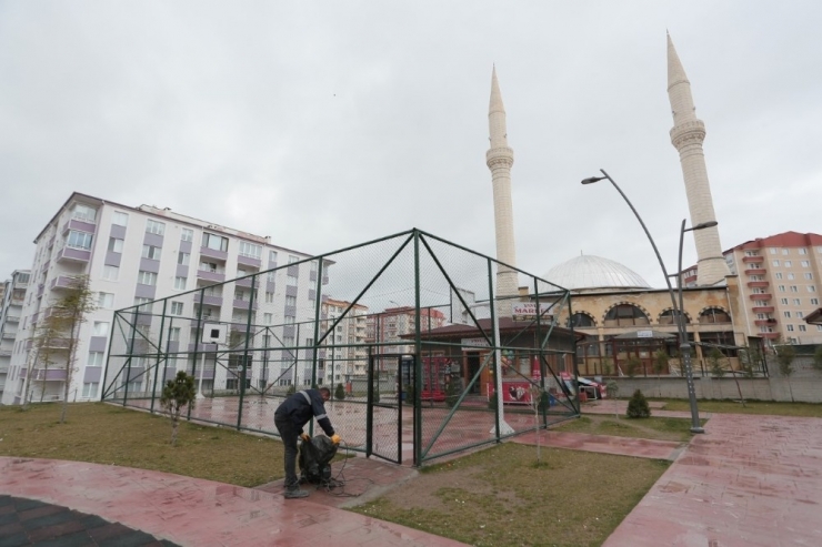 Mahallelerdeki Spor Sahaları Kullanıma Kapatıldı