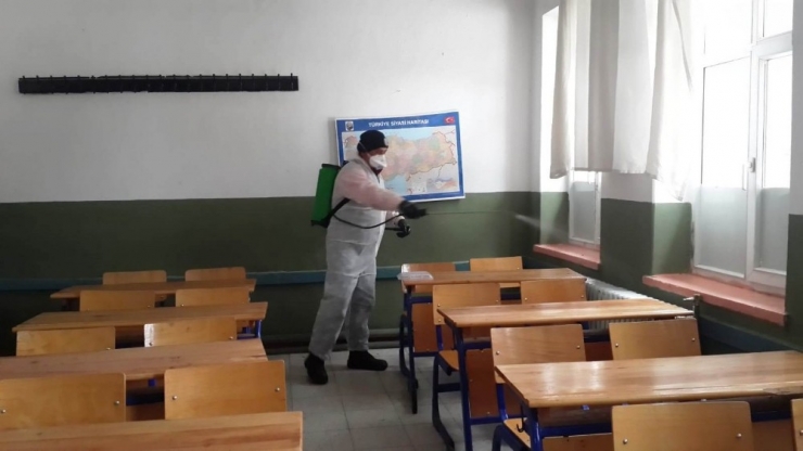 Okullarda Dezenfekte Çalışması Sürdürülüyor