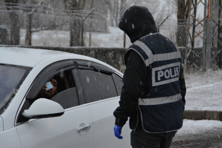 Sarıkamış’ta Yoğun Kar Yağışı Altında Korona Uygulaması