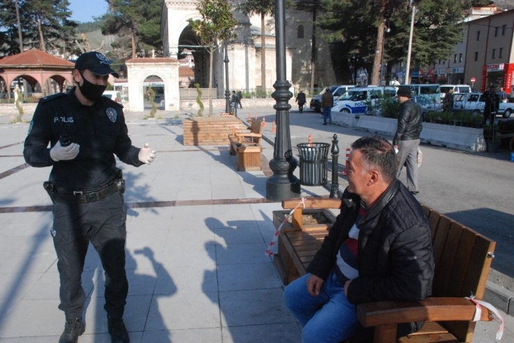 Evde Kalmayanlara Vatandaş Tepkisi