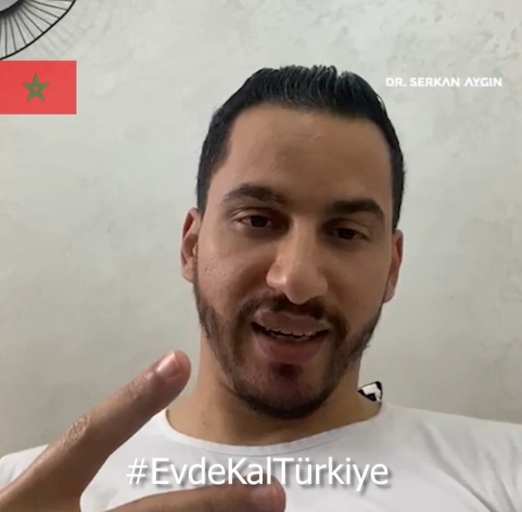 İtalyanlar Ve İspanyollar Türkiye’ye ’Evde Kal’ Diyerek Destek Verdi