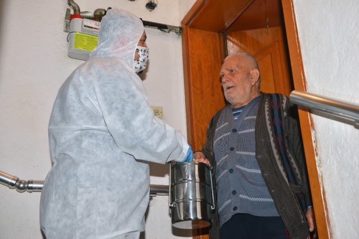 Yıldırım Belediyesi’nden Evde Kalan Yaşlılara Sıcak Yemek