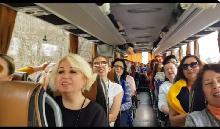 Avrupa Turnesinde Koronavirüs İçin Şarkı Yazan Nilüfer Kadın Korosu 14 Günlük Karantinadan Çıktı