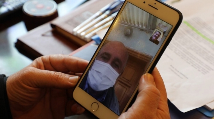 Vali Arslantaş, Sokağa Çıkamayan Vatandaşlarla Görüntülü Konuştu