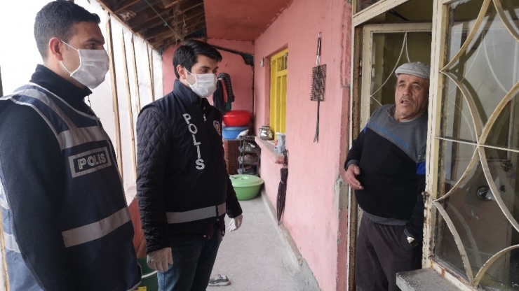 Polis, Yakacağı Biten Yaşlı Çifte Odun Götürdü