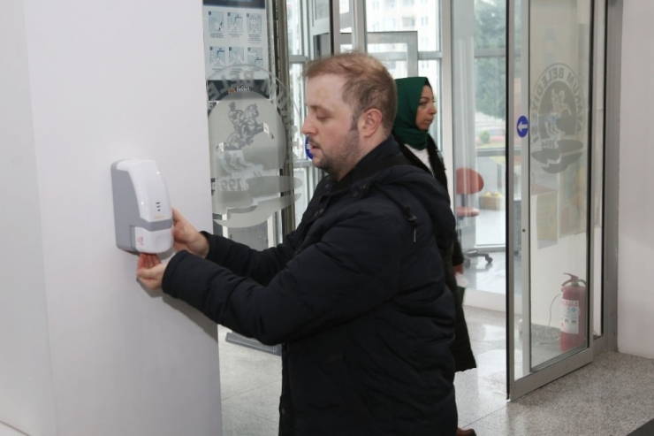 Atakum’da Ateş Ölçer Ve Dezenfektanlı Salgın Önlemi