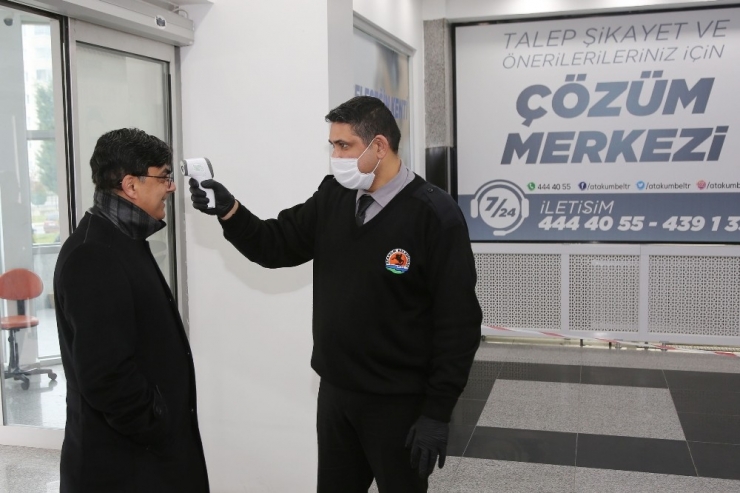 Atakum’da Ateş Ölçer Ve Dezenfektanlı Salgın Önlemi